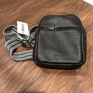 Shrrie / Crossbody sling bag / Black and white adjustable strap